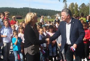 OTVORITEV PRED OŠ CERKNICA  19 FOTO LJUBO VUKELIČ